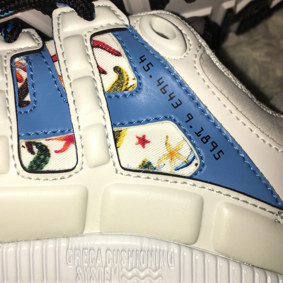 Versace - Picture 14 of 16